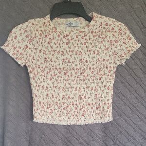 Hollister Women's Cream and Pink Smocked Top